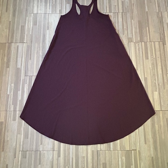 Athleta Presidio Traveler Maxi Dress in Burgundy Size S Hi-Low Racerback Pockets - Picture 5 of 5